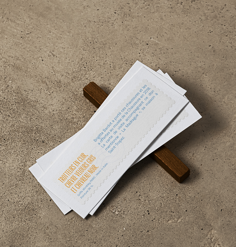 scénographie - musée de la chaussure - cartel - création par Alicia Pioche designer graphique à Valence